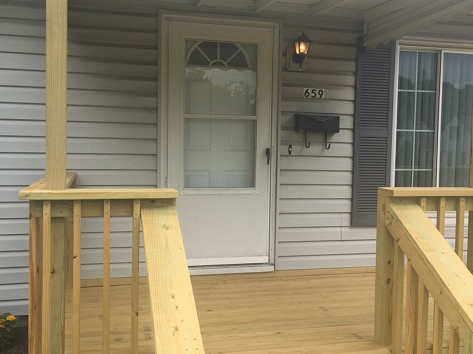 1st image of 3 Thoreau Ave