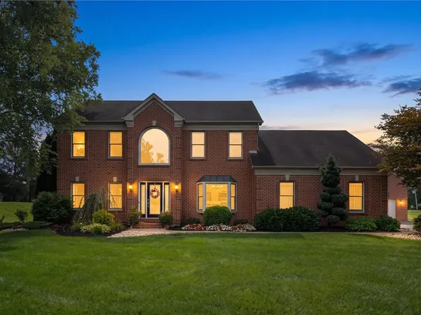 1195 Sierra Dr, Danielsville, PA 18038
