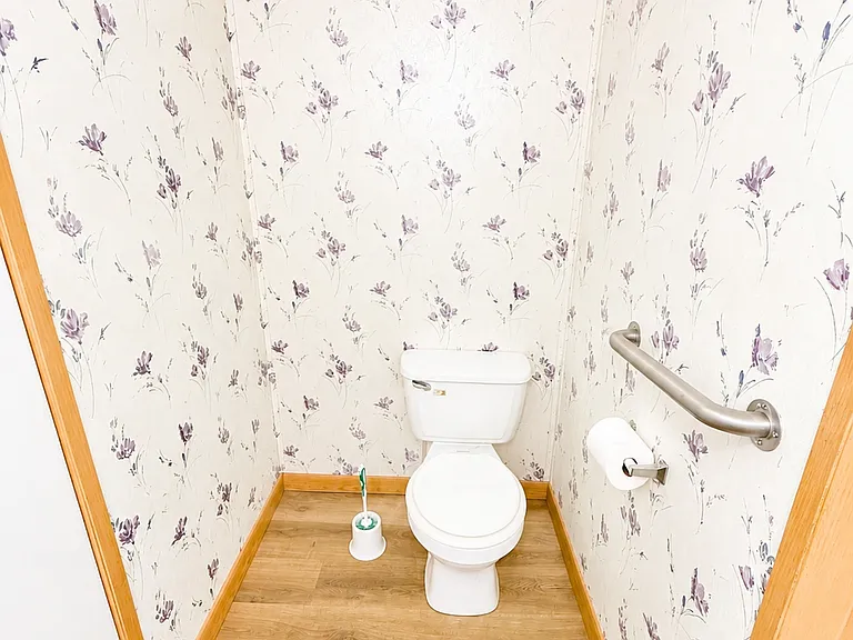 20766 Hamlet Dr — Photo 15