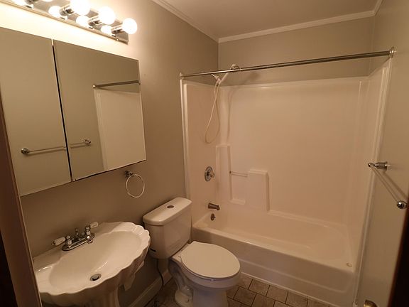 4th image of 27 N Tulip Ave