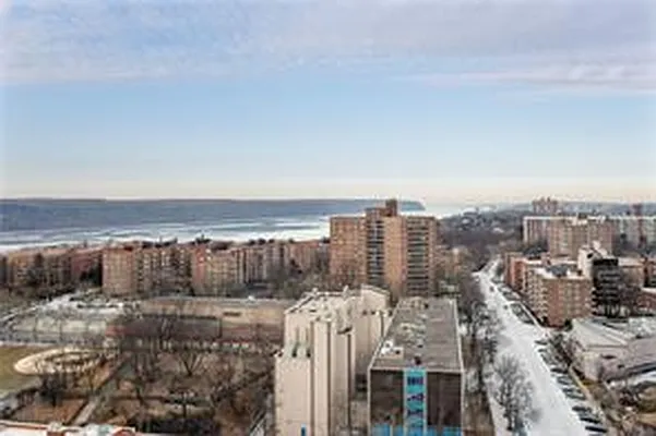 Sold by John Edwards Real Estate, Inc. | media 13