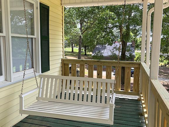 3rd image of 205 Dogwood Ct