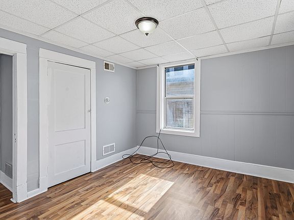 5th image of 921 15th St APT 2