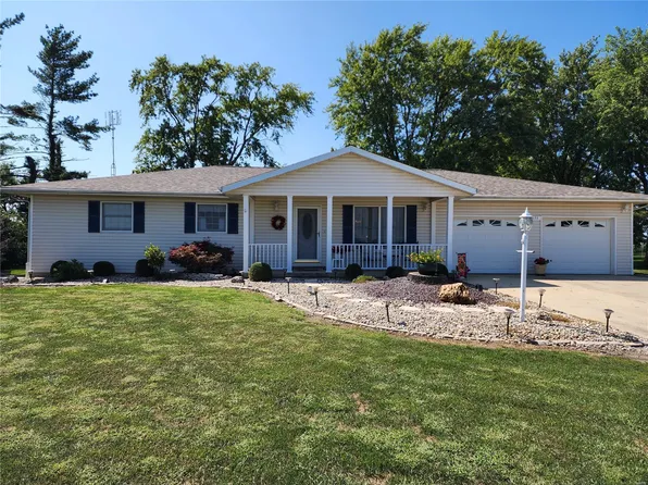 9033 County Highway 27, Nashville, IL 62263