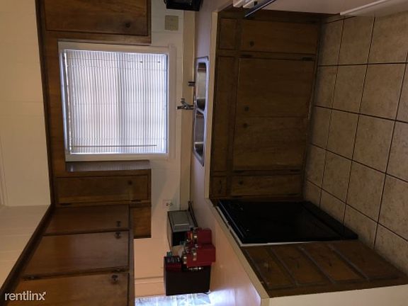 3rd image of 803 N Gregg Ave