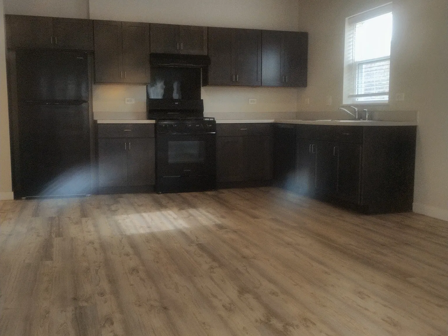 2 bed, 1100 sqft, $1,400 — Photo 3