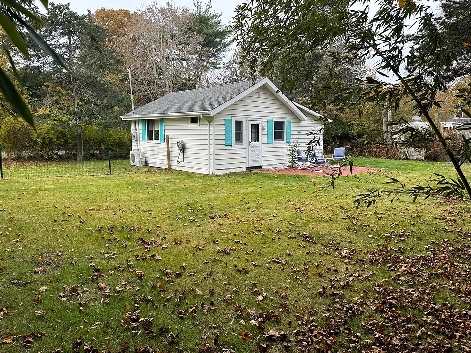 32 Locust Ave