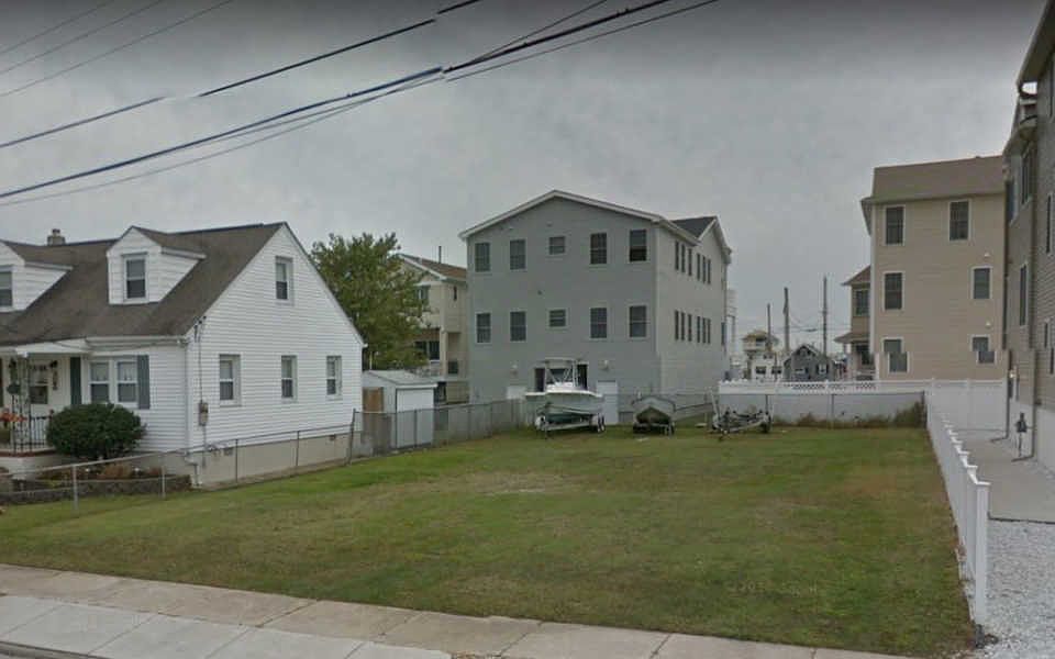 1st image of 406 W 16th Ave