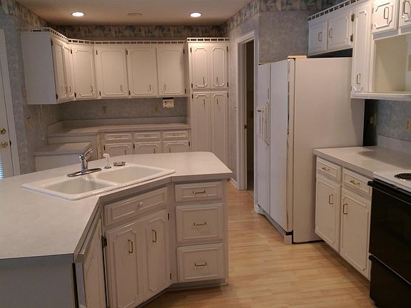 3rd image of 117 Saint Michaels Ln