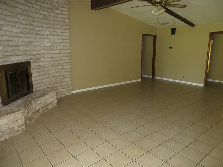 2313 Dover Rd — Photo 5