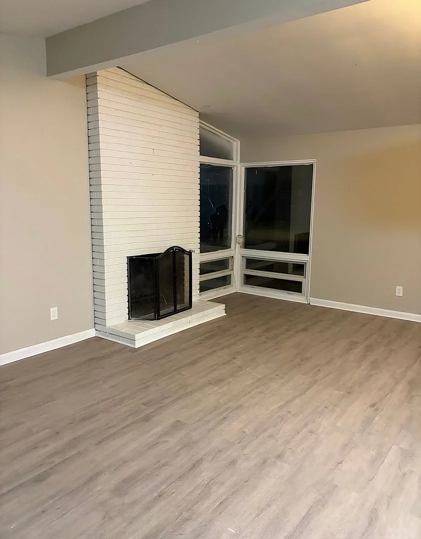 Recently renovated 4 bedroom/2 bathroom home! — Photo 2