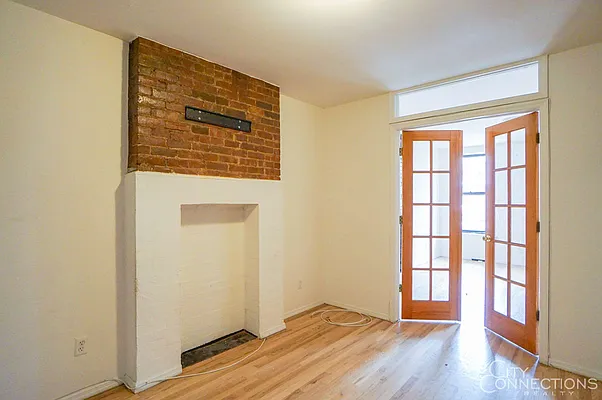 Rented by City Connections Realty | media 8