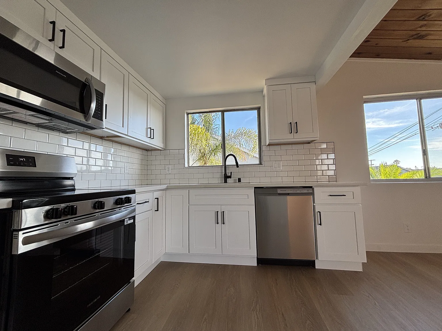 2 bed, 1000 sqft, $3,200 — Photo 2