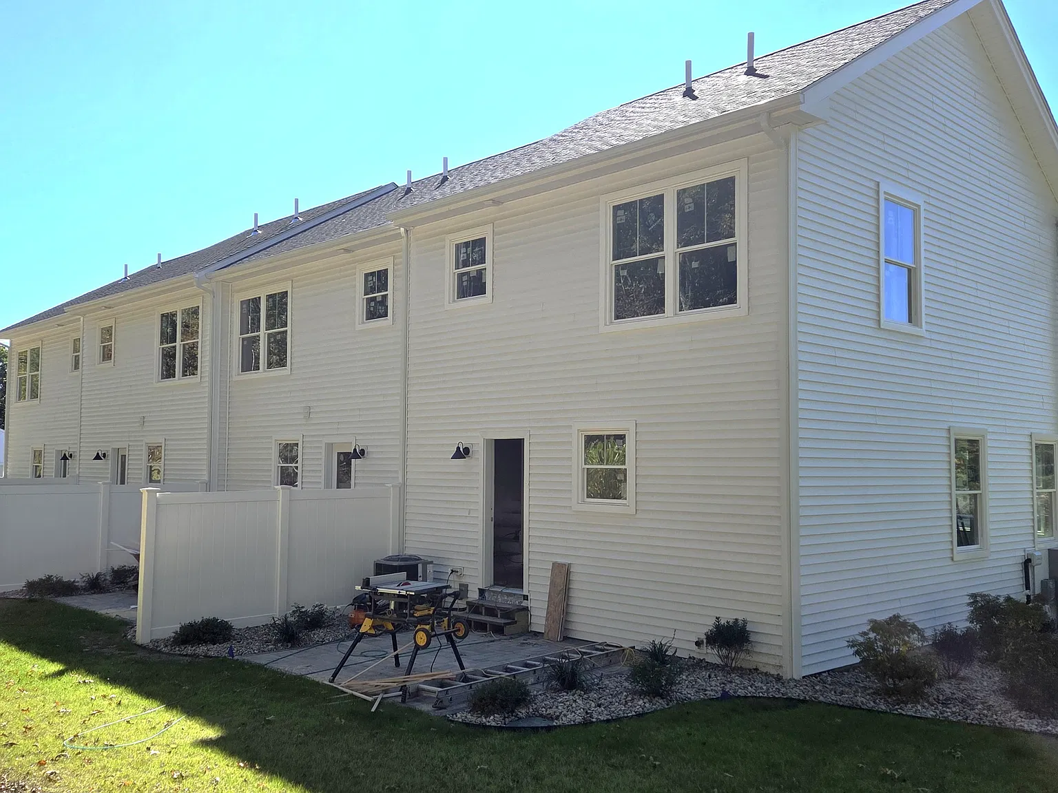 2 bed, 1.5 bath, $2,500 — Photo 2