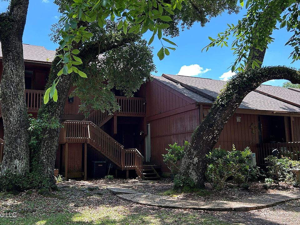1st image of 113 Lakeside Villa #B