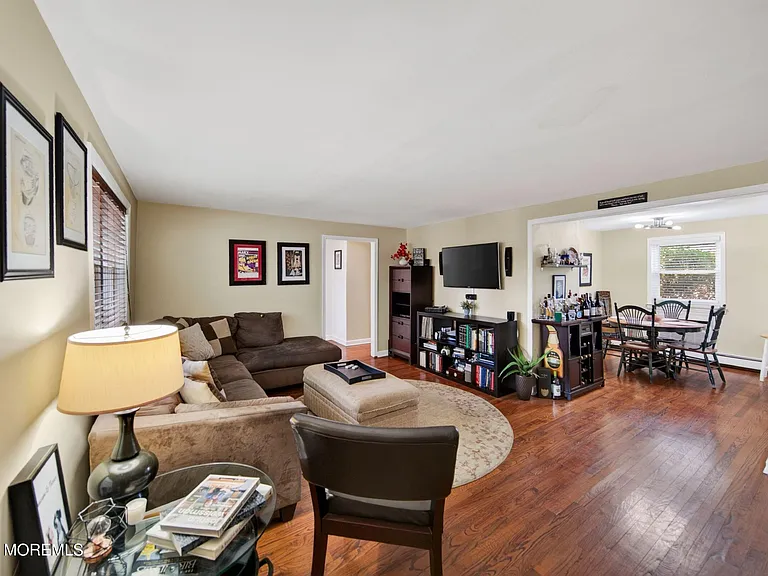 11 Manor Dr #111 — Photo 6
