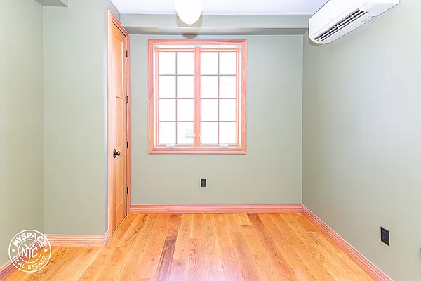 Rented by MySpaceNYC | media 8