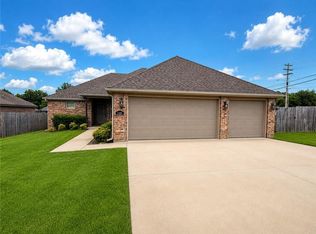1486 S Blue Willow Ave, Fayetteville, AR 72701