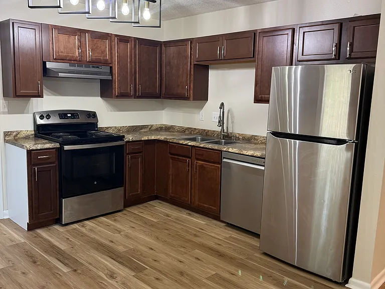 706 Shady Lane Dr #D — Photo 1