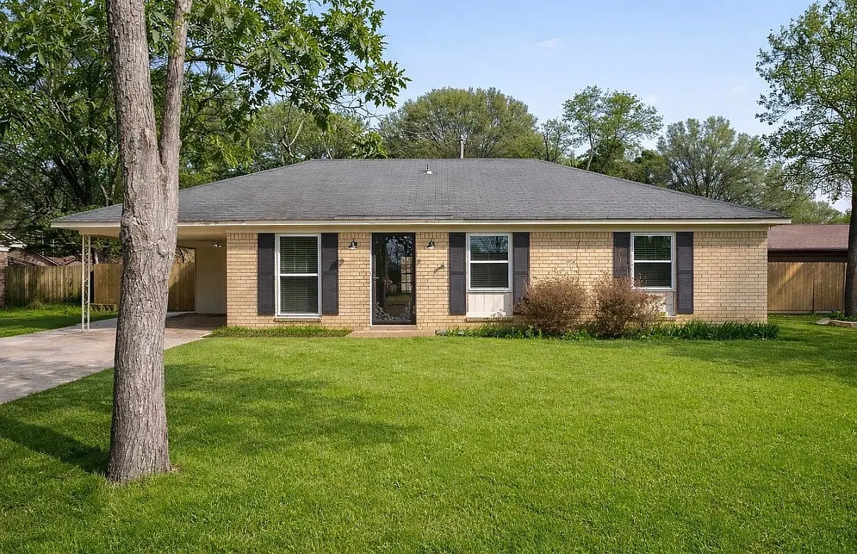 3 bed, 1.5 bath, 1191 sqft, $1,500 — Photo 1