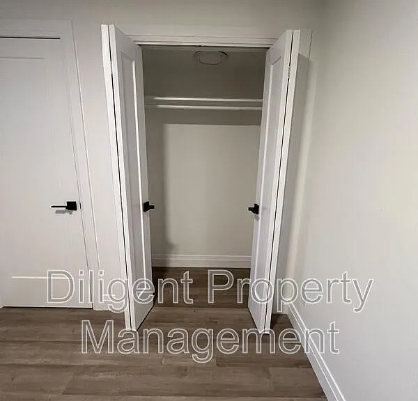 438 Bellevue St #UPPER — Photo 35