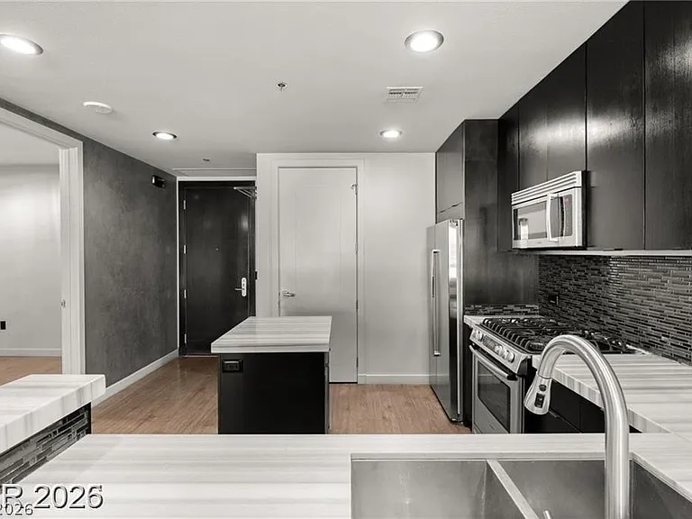 4525 Dean Martin Dr #511 — Photo 4