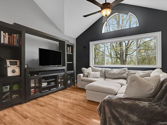 2nd image of 805 Eagles Ridge Road