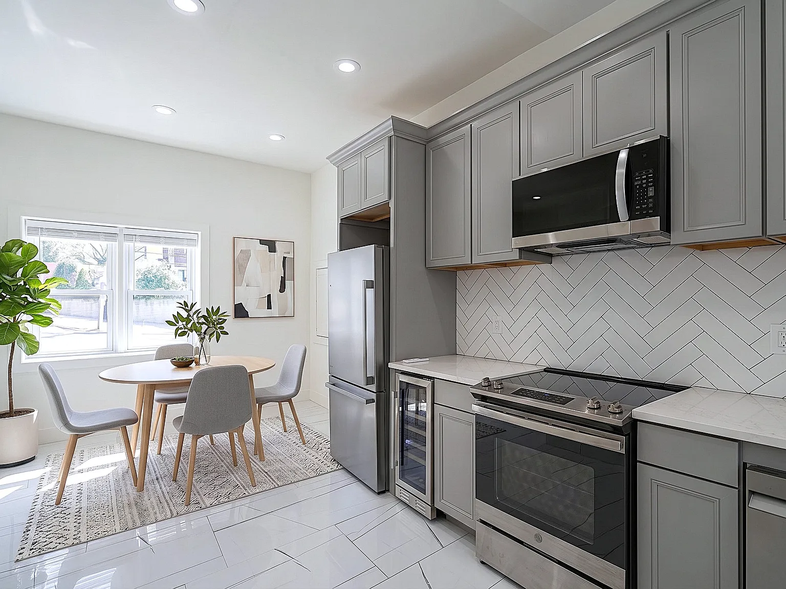 5 bed, 2.5 bath, 3000 sqft, $4,750 — Photo 1