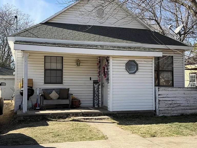 220 N Aydelotte Ave — Photo 1