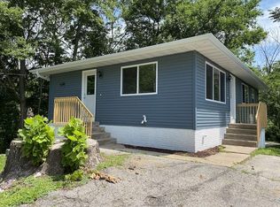 1126 Saint Clement St, Iowa City, IA 52245