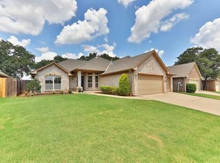 2225 San Marco Ln, Edmond, OK 73034