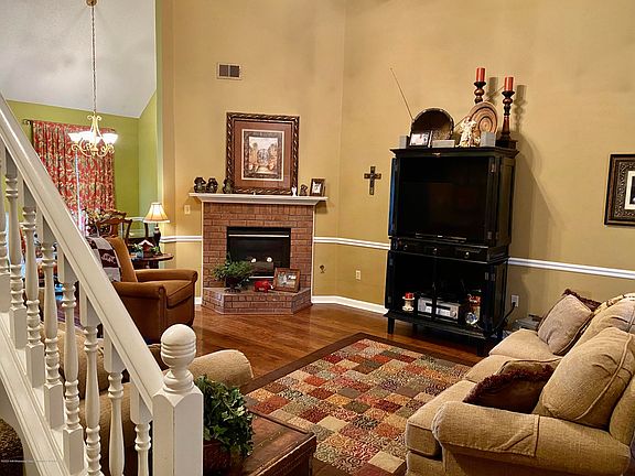 5th image of 8009 Oxford Dr
