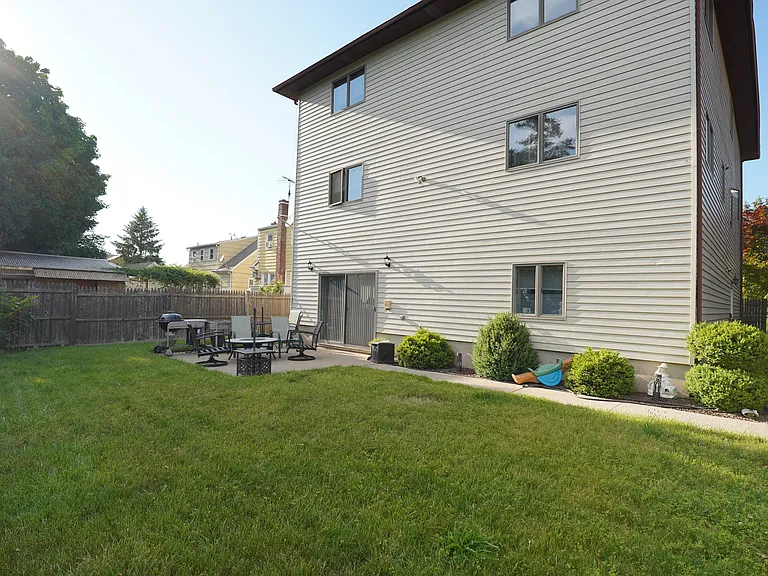 77 Highland Pl #2 — Photo 27