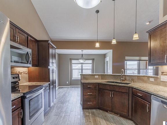 5th image of 7829 Hacienda Dr