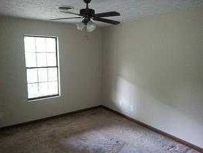 3rd image of 90 Heritage Dr