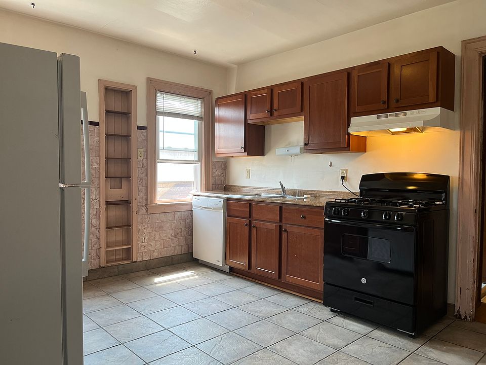 1st image of 3220 N Oakland Ave