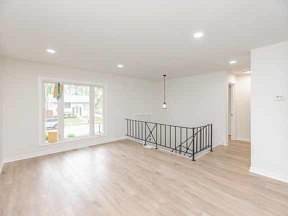 5th image of 4237 Arlington Dr
