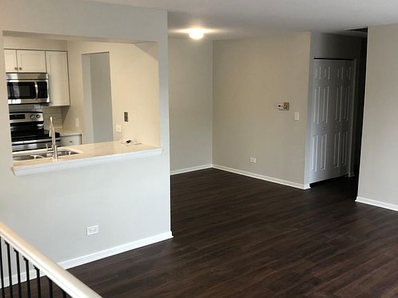 3rd image of 559 Winchester Cir S