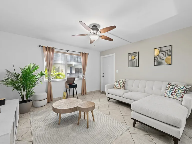 1000 SE 15th St #103 — Photo 3