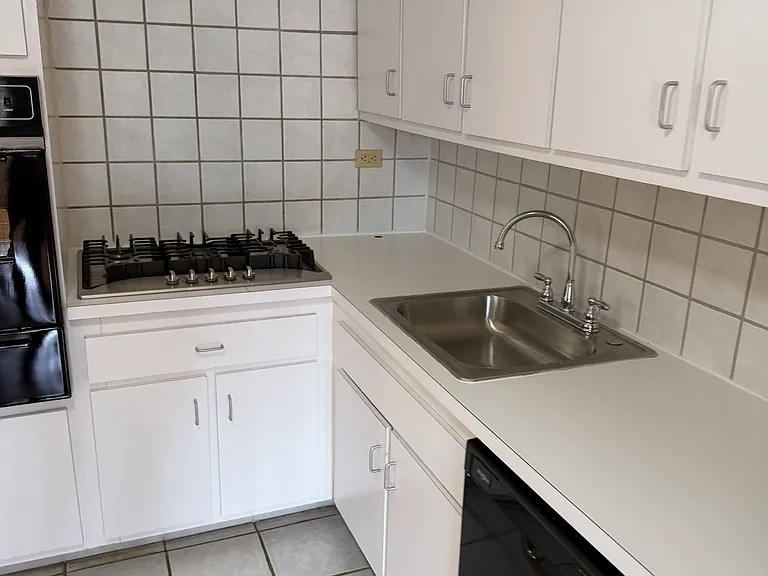 39 E 39th St #2L — Photo 14
