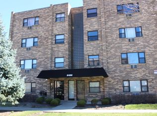 6400 N Ridge Ave #403, Chicago, IL 60626