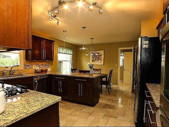 4th image of 20840 Brook Park Dr