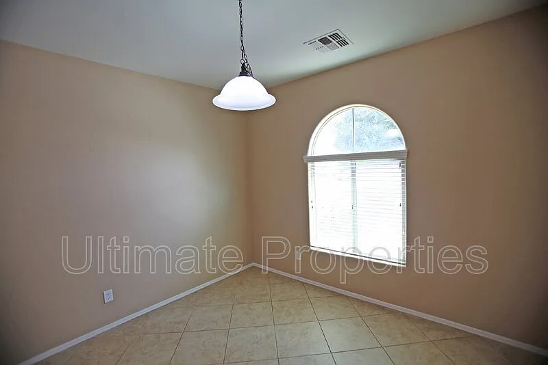 4 bed, 2.0 bath, 2059 sqft, $2,195 — Photo 2