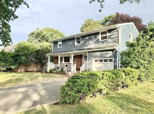 2062 Shaw Dr, Merrick, NY 11566