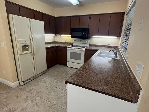 3rd image of 4119 Redcoat Dr