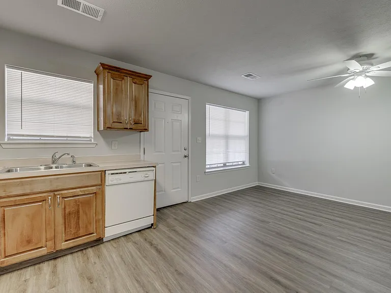 1529 Davis St #3 — Photo 12