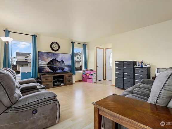 5th image of 1093 NW Kelly Place