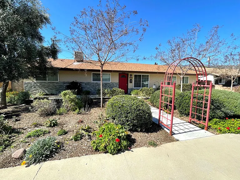 745 Fine St — Photo 2