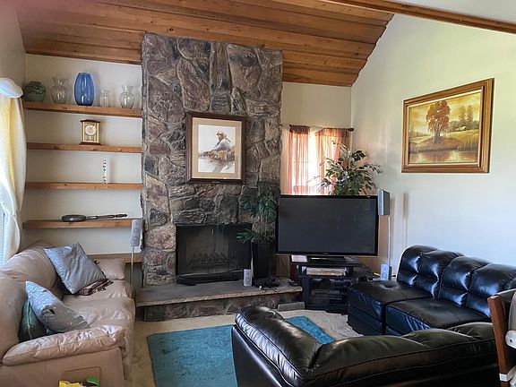 Living room with gas fireplace