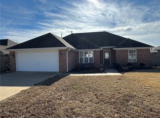 1206 E Liberty, Siloam Springs, AR 72761